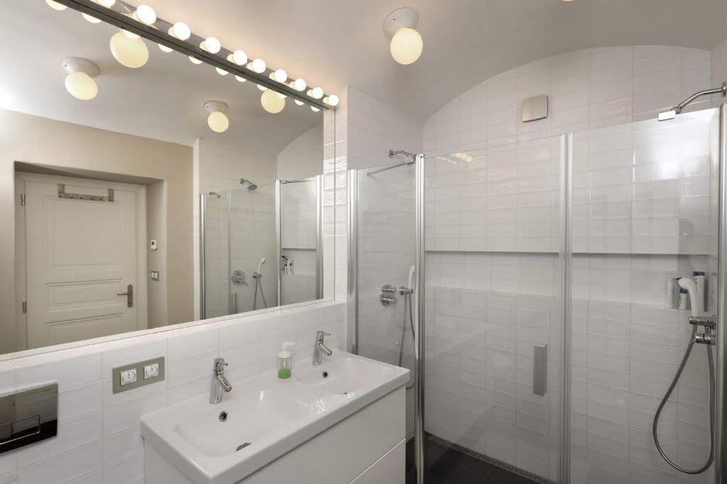 Design Loft 2 Minutes To Wenceslas Square براغ المظهر الخارجي الصورة
